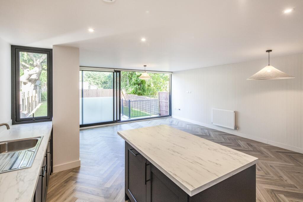 2 bed 1st Floor Flat for rent in Catford. From Acorn - Dulwich