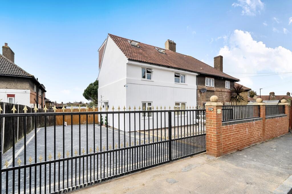 5 bed Semi Detached for rent in Eltham. From John Payne - Eltham