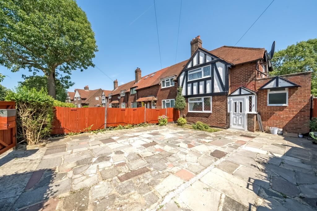 3 bed End of Terrace for rent in Eltham. From John Payne - Eltham 3 bed End of Terrace for rent in Eltham. From John Payne - Eltham