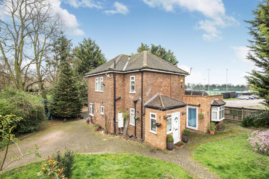 5 bed Detached for rent in Eltham. From John Payne - Eltham 5 bed Detached for rent in Eltham. From John Payne - Eltham