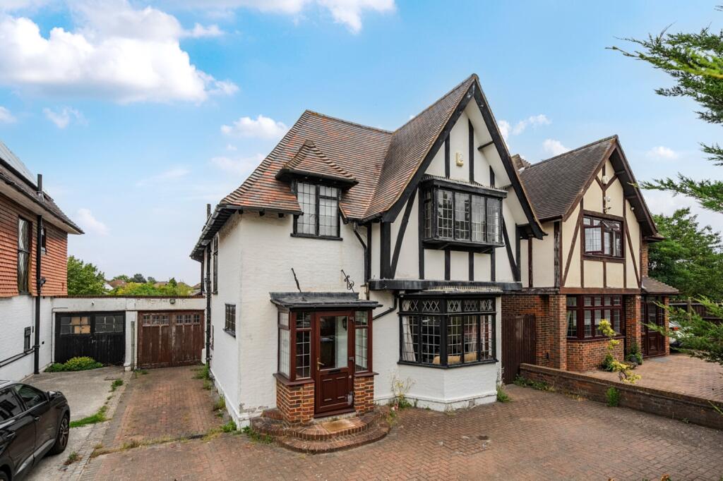 4 bed Detached for rent in Eltham. From John Payne - Eltham