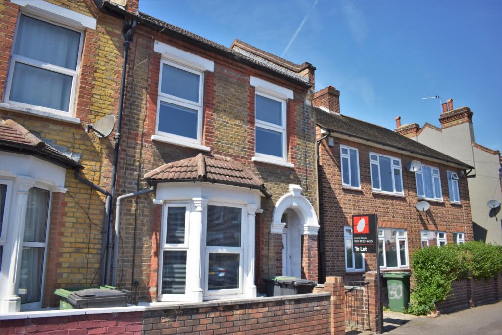 4 bed Mid Terraced House for rent in Lewisham. From Acorn - Lewisham