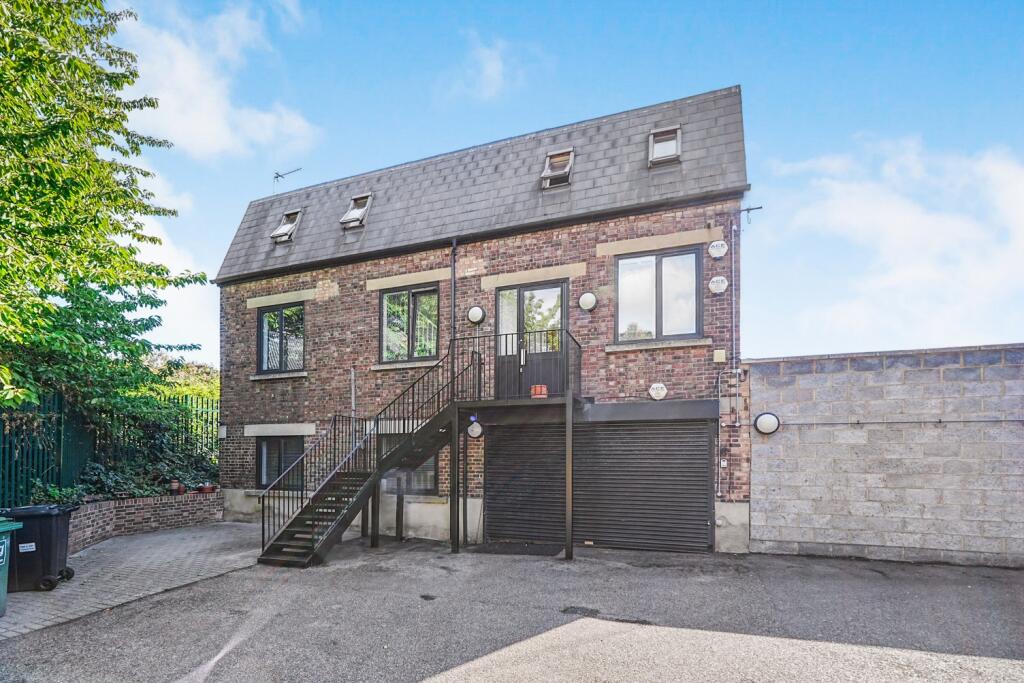 2 bed 1st Floor Flat for rent in Lewisham. From Acorn - Lewisham