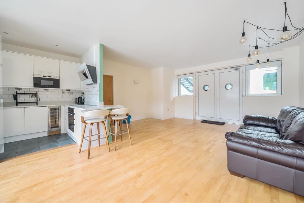 2 bed 1st Floor Flat for rent in Bermondsey. From Acorn - London Bridge