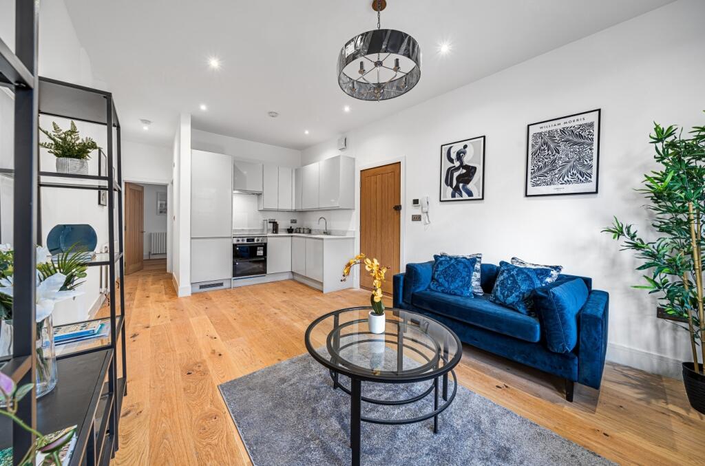 2 bed Flat for rent in Camberwell. From Acorn - Peckham Rye