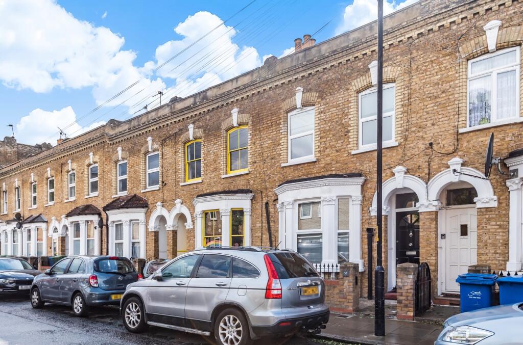 4 bed Mid Terraced House for rent in Camberwell. From Acorn - Peckham Rye