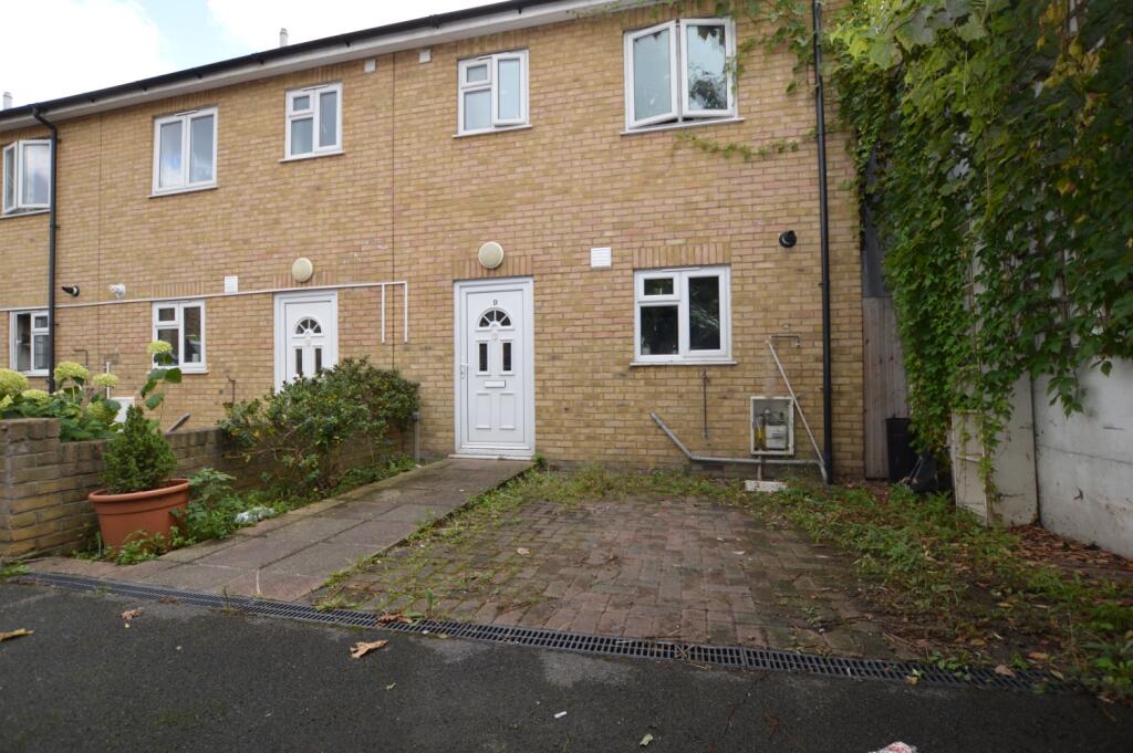 3 bed End Terraced House for rent in Camberwell. From Acorn - Peckham Rye