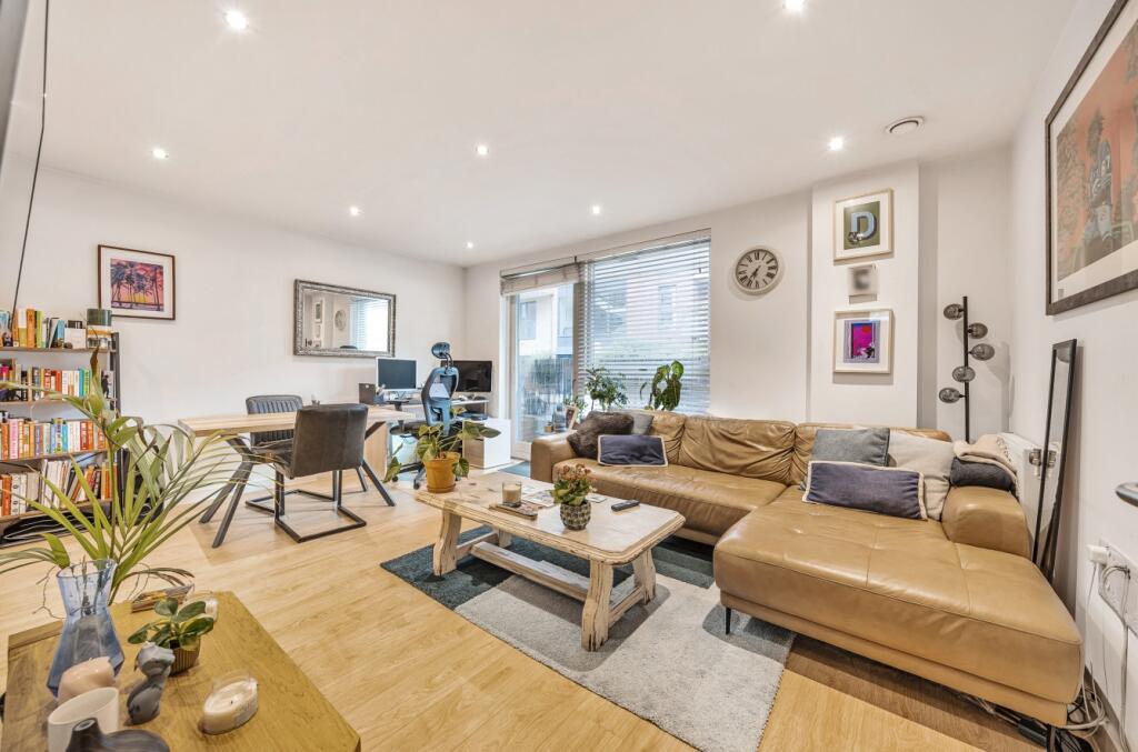 1 bed 1st Floor Flat for rent in Camberwell. From Acorn - Peckham Rye