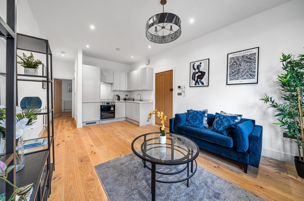 2 bed 1st Floor Flat for rent in Camberwell. From Acorn - Peckham Rye