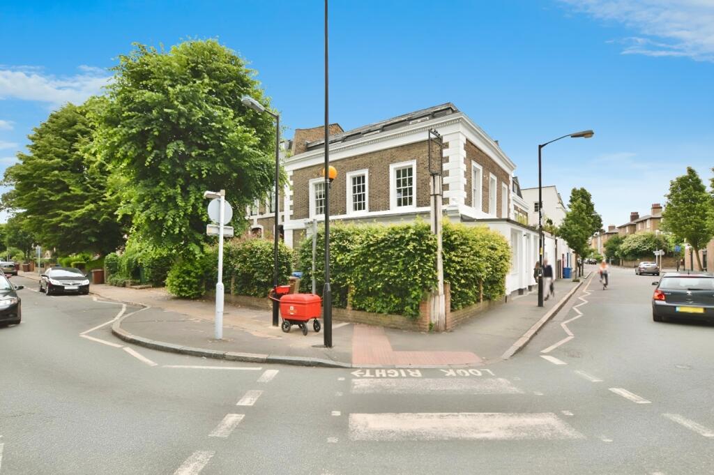 1 bed 1st Floor Flat for rent in Camberwell. From Acorn - Peckham Rye