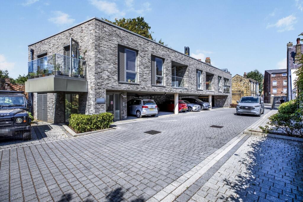 1 bed 1st Floor Flat for rent in Camberwell. From Acorn - Peckham Rye