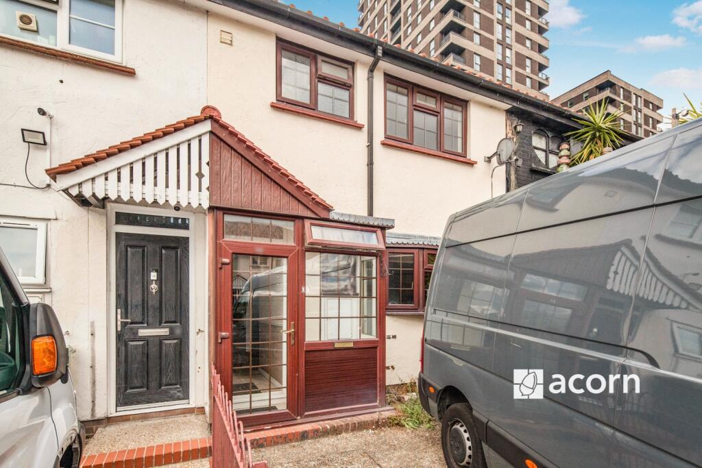 2 bed Mid Terraced House for rent in Deptford. From Acorn - Peckham Rye