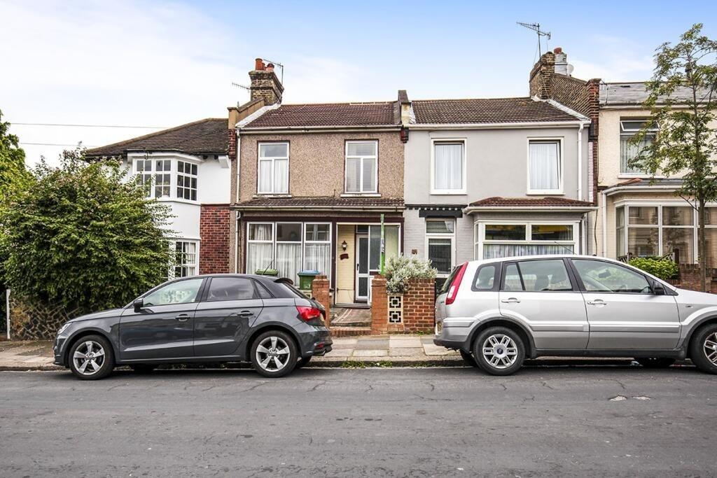 3 bed Mid Terraced House for rent in Woolwich. From John Payne - Plumstead High Street 3 bed Mid Terraced House for rent in Woolwich. From John Payne - Plumstead High Street