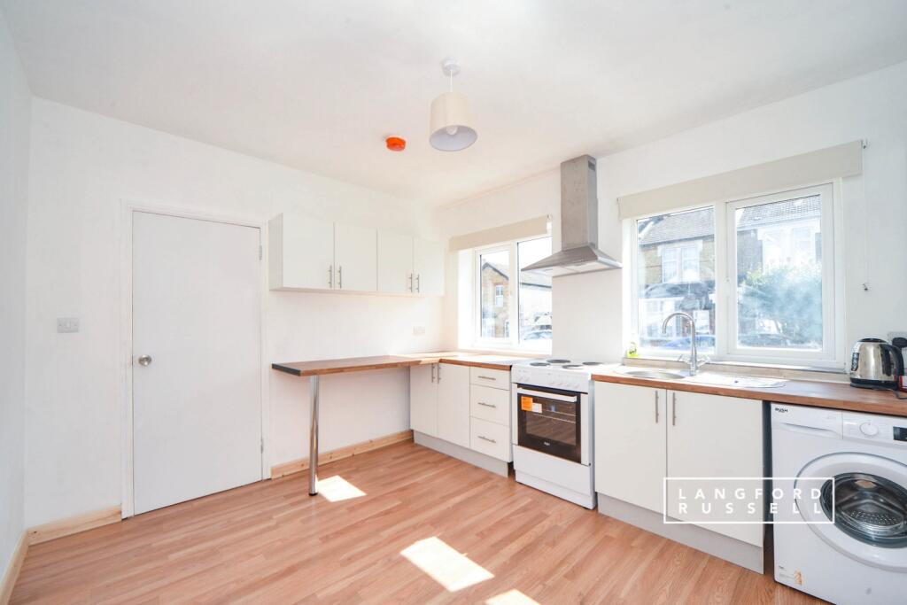 3 bed Annexe for rent in Ruxley. From Langford Russell - Sidcup