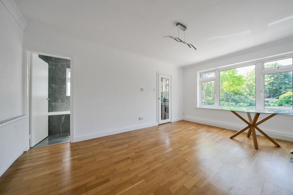 2 bed 1st Floor Flat for rent in Ruxley. From Langford Russell - Sidcup