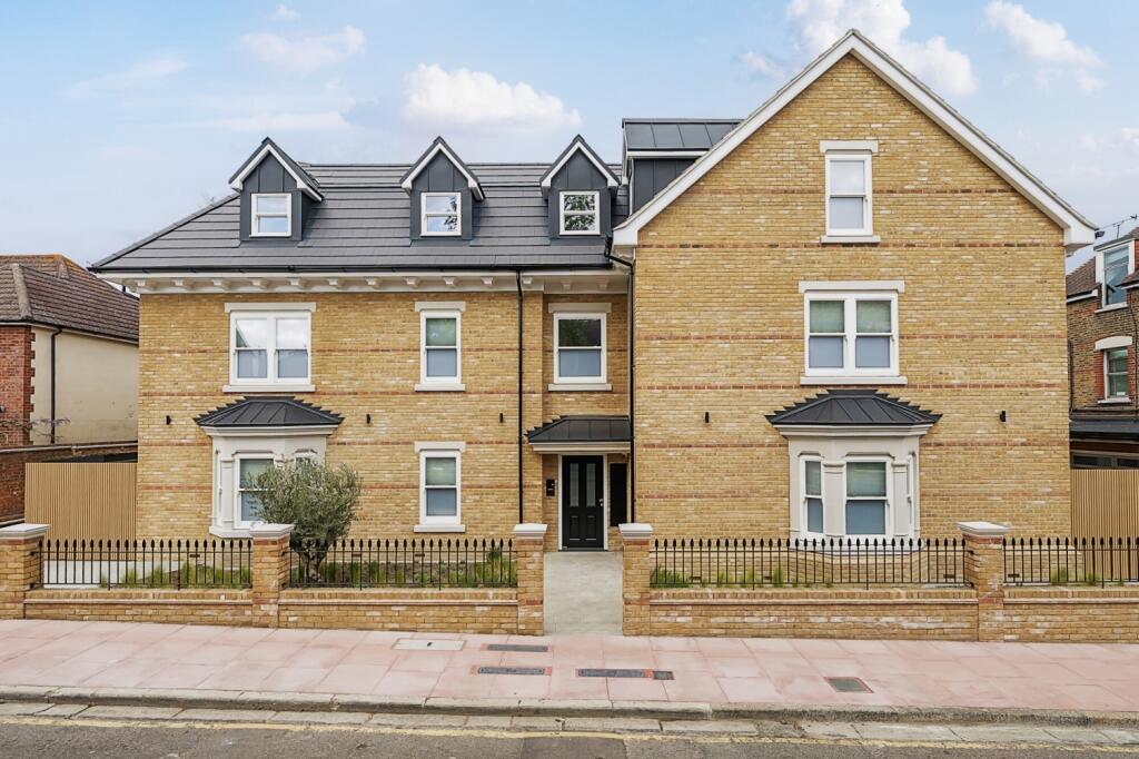 4 bed Studio for rent in Sidcup. From Langford Russell - Sidcup 4 bed Studio for rent in Sidcup. From Langford Russell - Sidcup