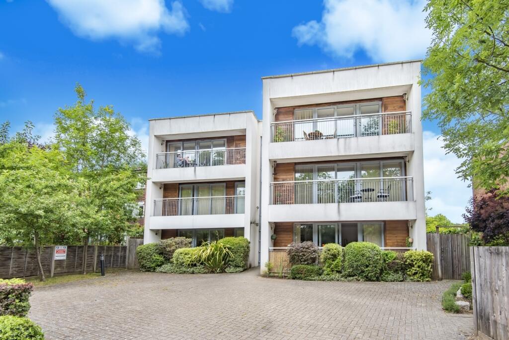 2 bed 1st Floor Flat for rent in Ruxley. From Langford Russell - Sidcup