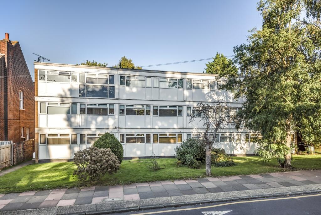 2 bed 1st Floor Flat for rent in Ruxley. From Langford Russell - Sidcup