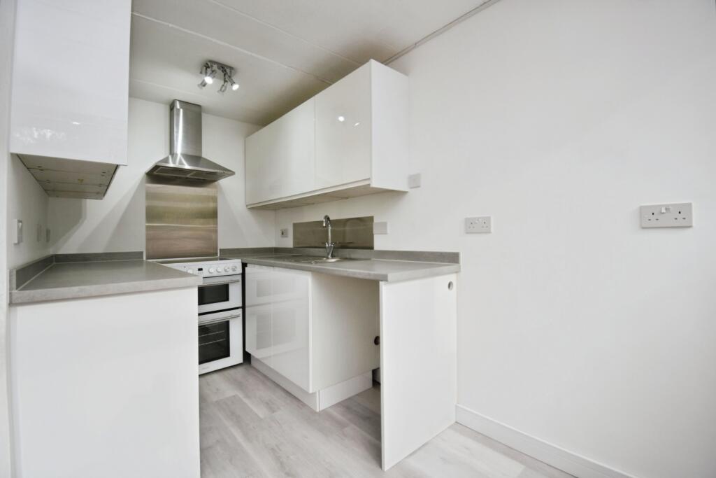 2 bed 1st Floor Flat for rent in Ruxley. From Langford Russell - Sidcup