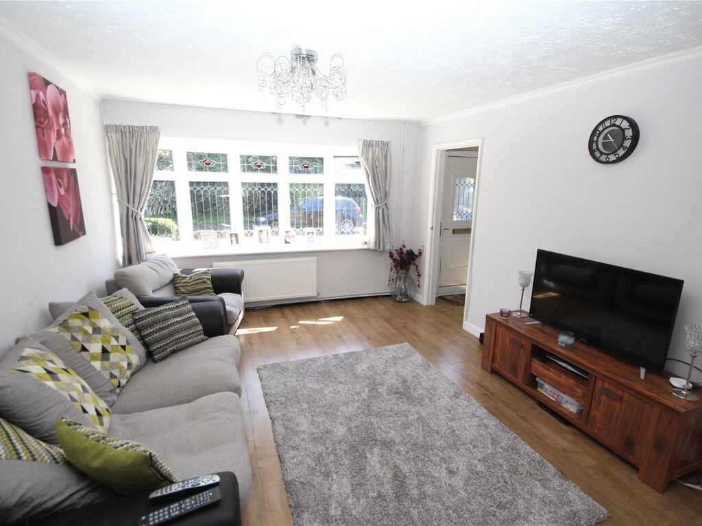 3 bed Mid Terraced House for rent in Woolwich. From Acorn - Welling