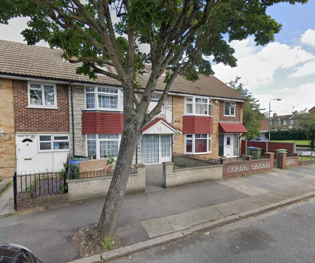 5 bed Mid Terraced House for rent in Woolwich. From Acorn - Welling