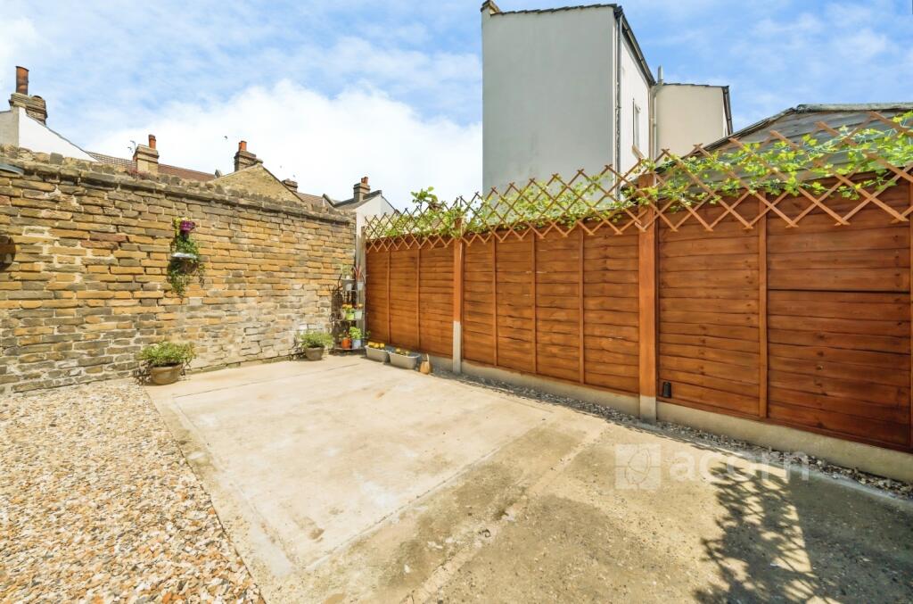 2 bed End of Terrace for rent in Sidcup. From Acorn - Welling