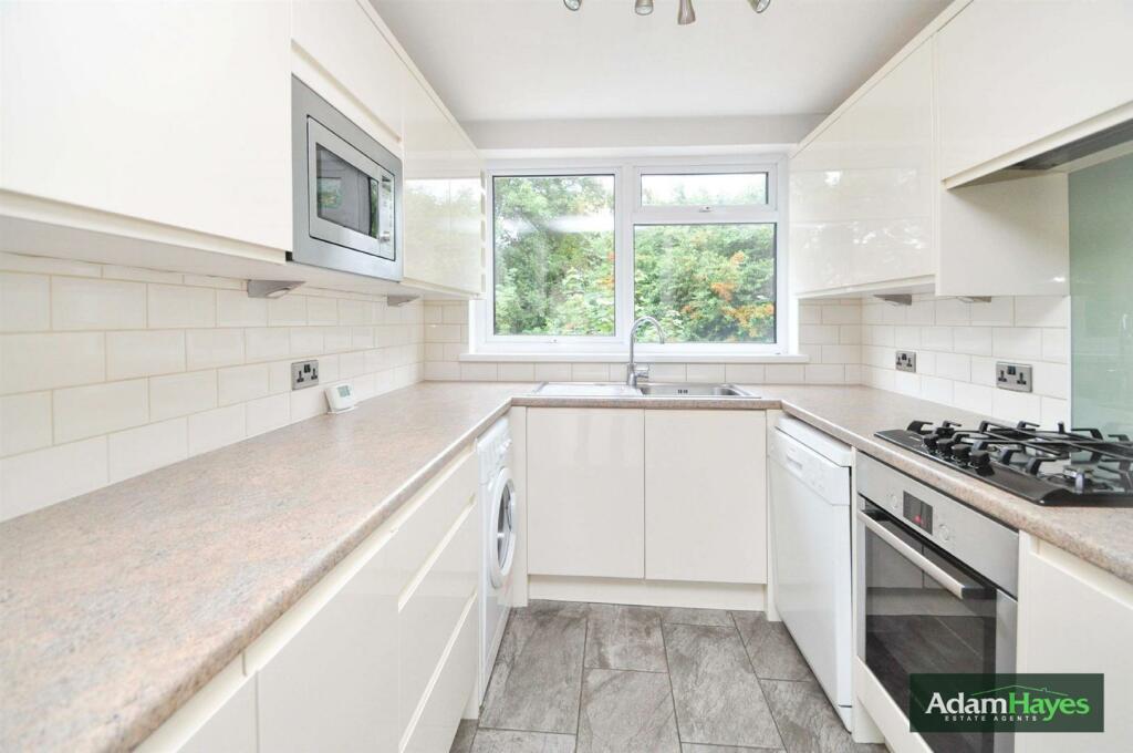 3 bed End Terraced House for rent in Friern Barnet. From Adam Hayes Estate Agents - North Finchley - N12