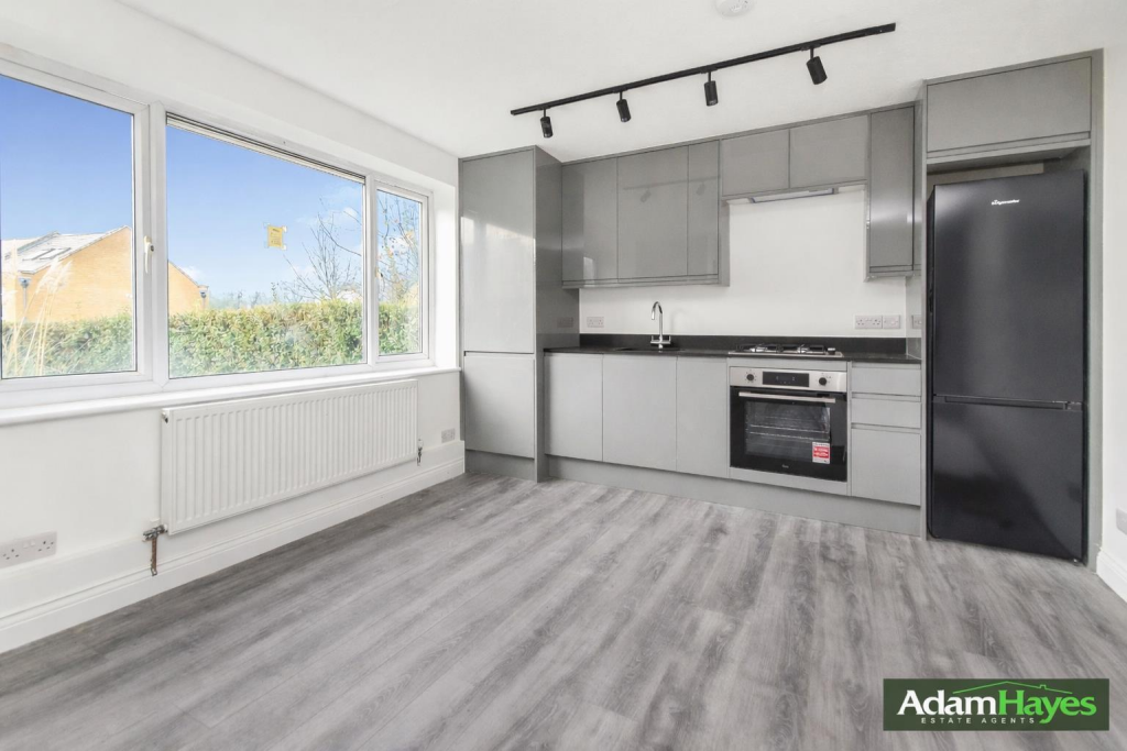 2 bed Apartment for rent in Friern Barnet. From Adam Hayes Estate Agents - North Finchley - N12