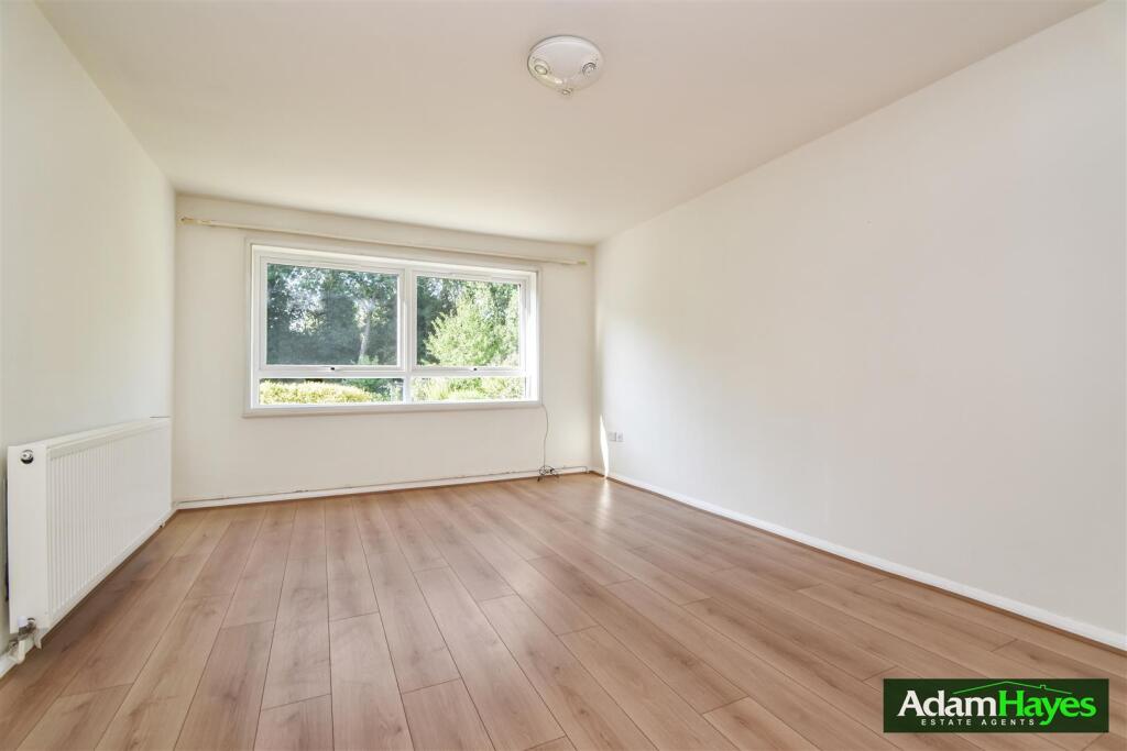 2 bed Apartment for rent in Friern Barnet. From Adam Hayes Estate Agents - North Finchley - N12