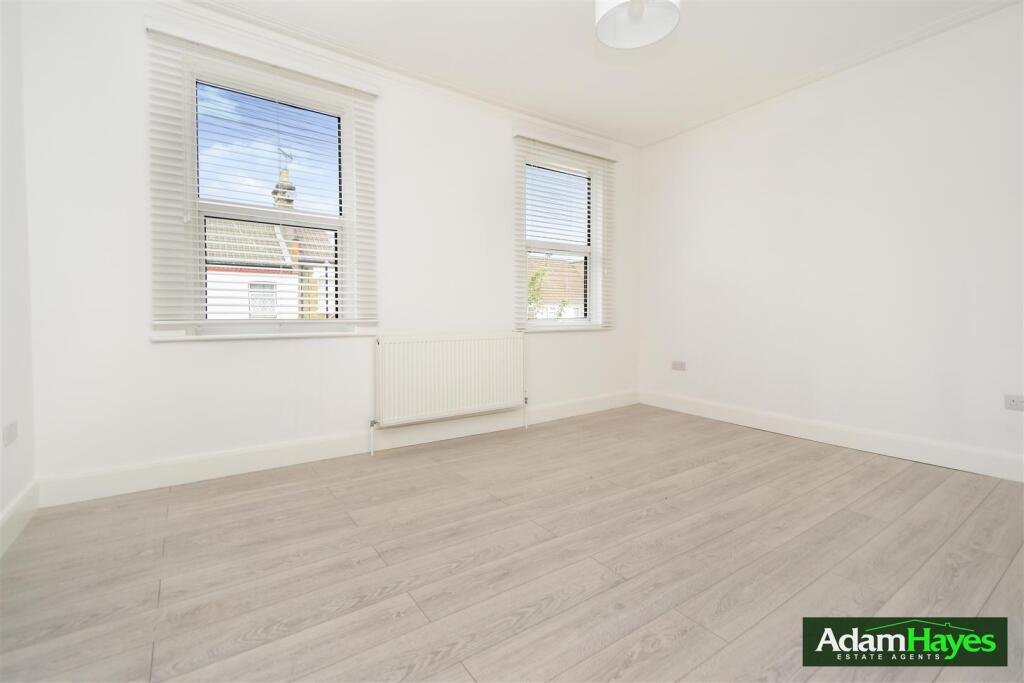 4 bed Mid Terraced House for rent in Wood Green. From Adam Hayes Estate Agents - North Finchley - N12 4 bed Mid Terraced House for rent in Wood Green. From Adam Hayes Estate Agents - North Finchley - N12