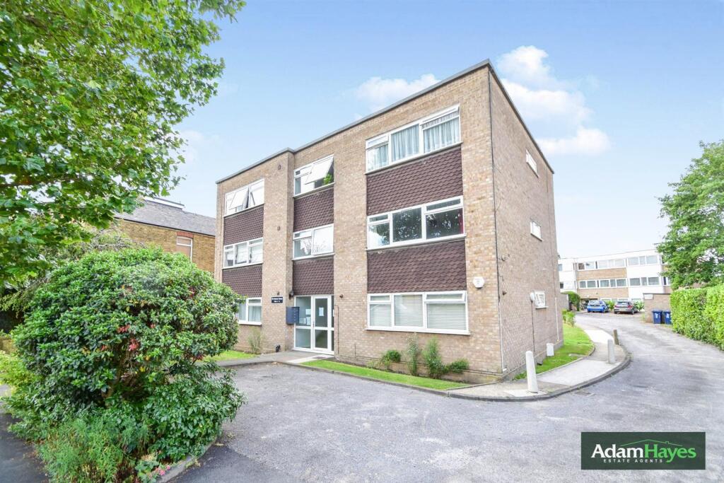 2 bed Penthouse for rent in Friern Barnet. From Adam Hayes Estate Agents - North Finchley - N12