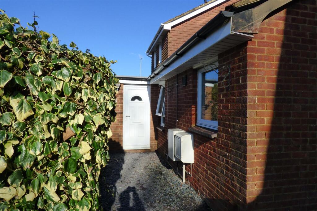 1 bed Semi Detached for rent in Yate. From A J Homes - Winterbourne