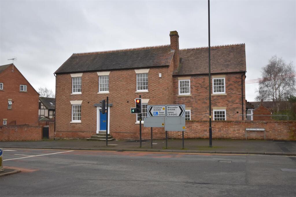 2 bed Apartment for rent in Pershore. From Allan Morris - Malvern