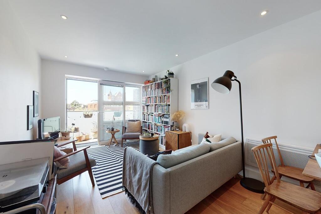 1 bed Detached for rent in London. From Alwyne Estate Agents - London