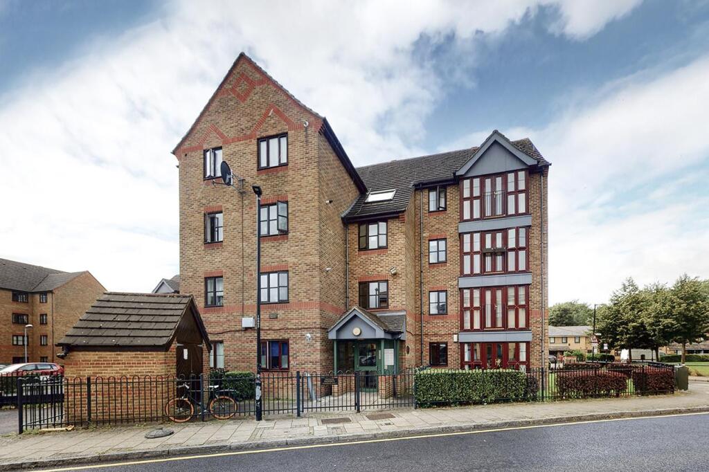 1 bed 1st Floor Flat for rent in Bow. From Alwyne Estate Agents - London
