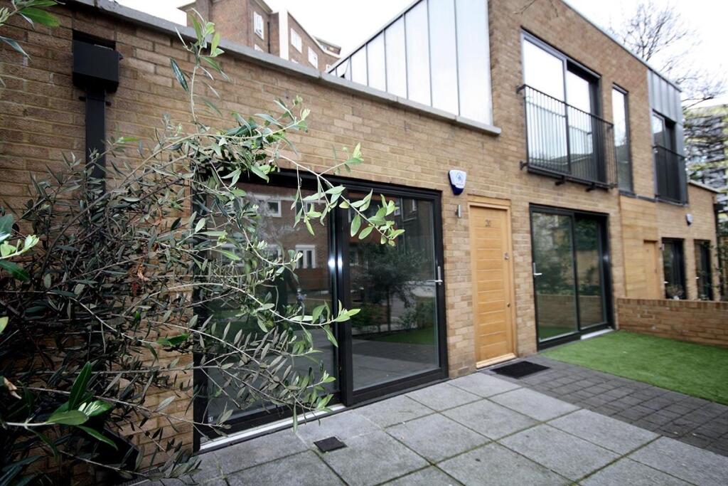 2 bed 1st Floor Flat for rent in Stoke Newington. From Alwyne Estate Agents - London