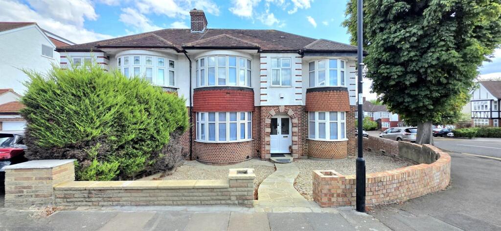 5 bed Semi Detached for rent in Southgate. From Andrew Stevens - Enfield