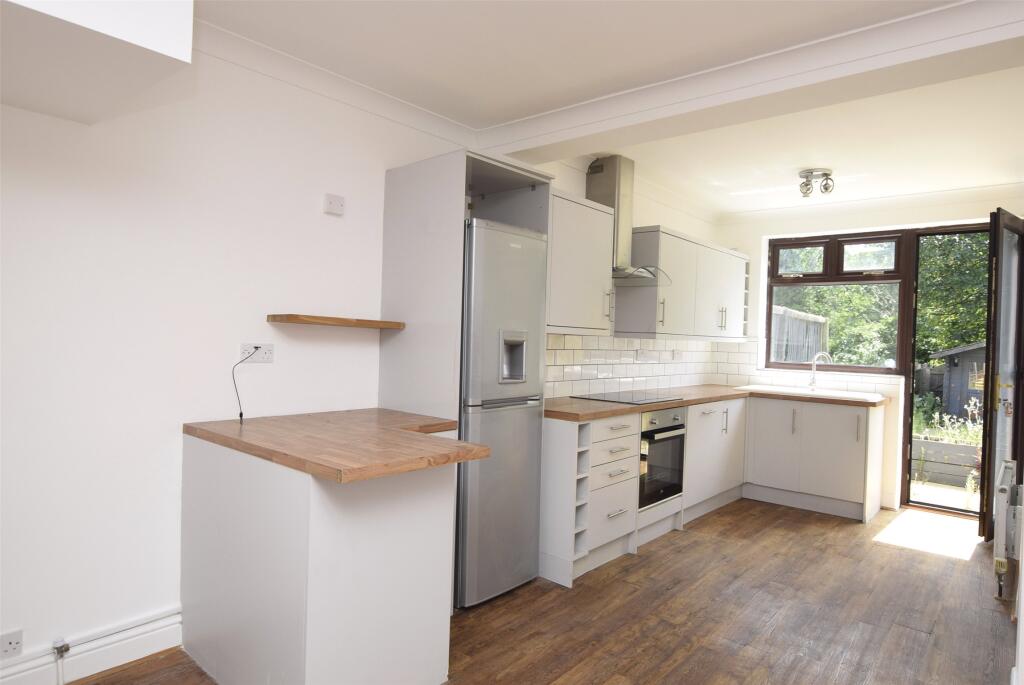 3 bed Mid Terraced House for rent in Romford. From Andrews Letting and Management - Romford