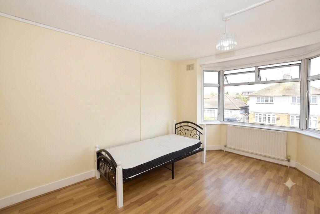 3 bed End of Terrace for rent in Romford. From Andrews Letting and Management - Romford