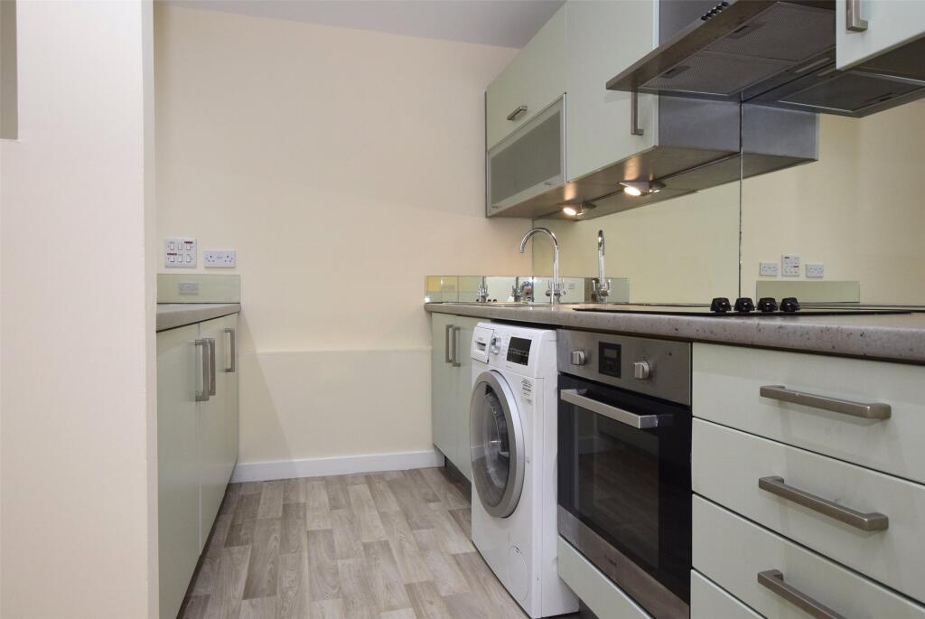 2 bed Apartment for rent in Romford. From Andrews Letting and Management - Romford