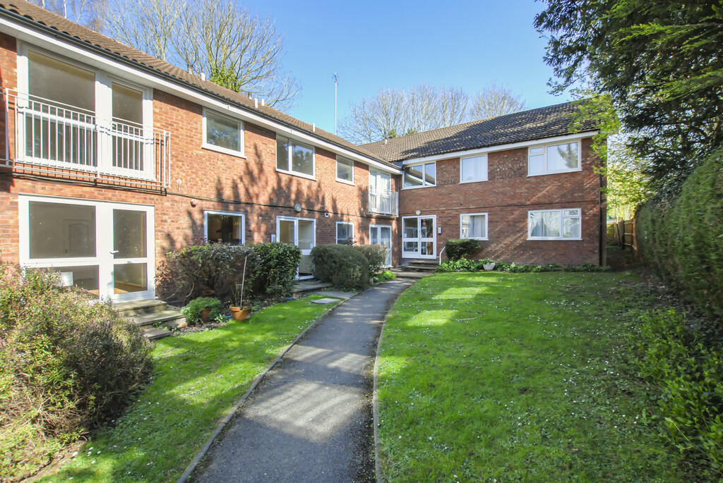 2 bed Apartment for rent in Uxbridge. From Andrews Turbervilles Estate Agents - Hillingdon - Crescent Parade