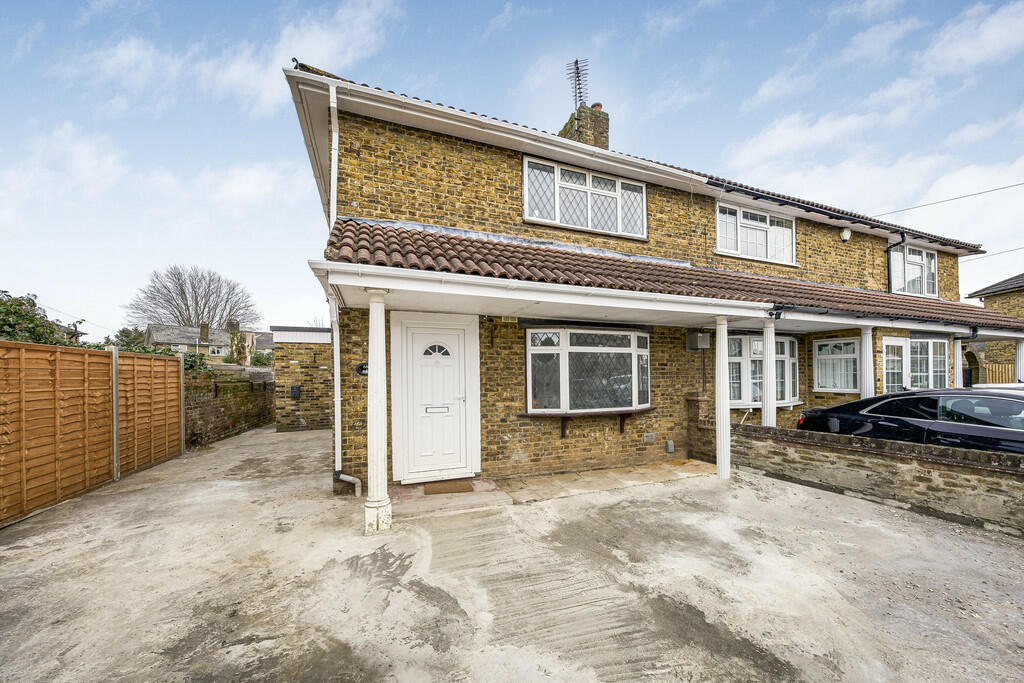 5 bed Semi-Detached House for rent in West Drayton. From Andrews Turbervilles Estate Agents - Hillingdon - Crescent Parade