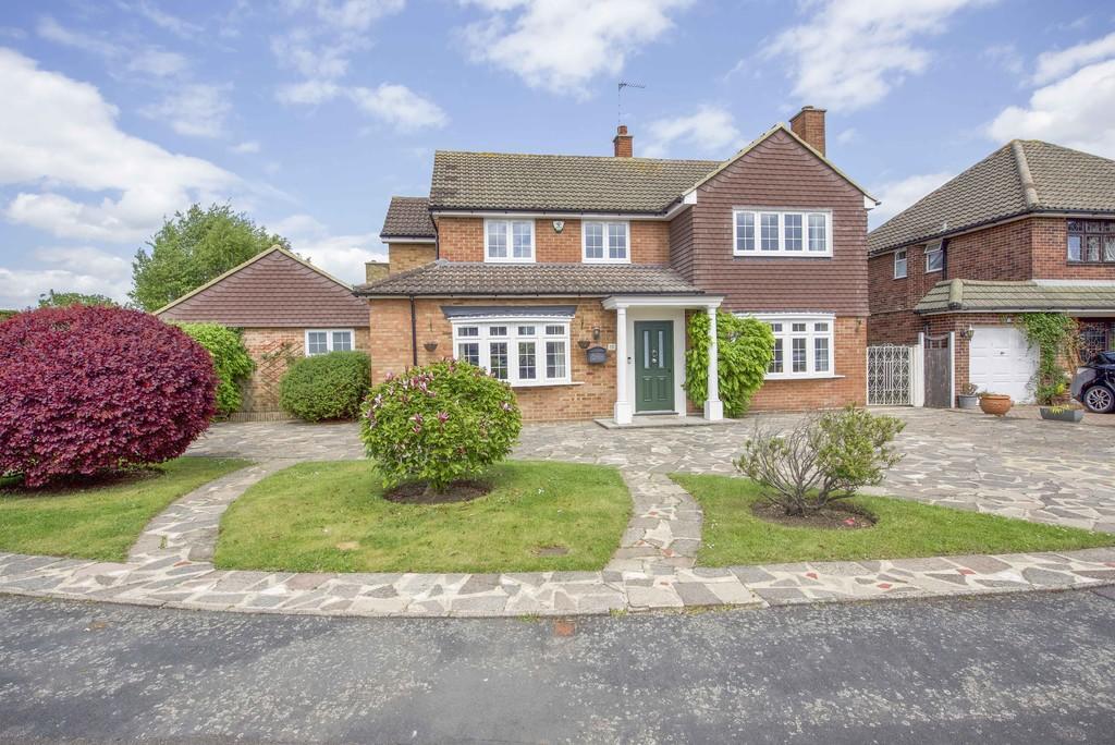4 bed Detached House for rent in Ruislip. From Andrews Turbervilles Estate Agents - Hillingdon - Crescent Parade