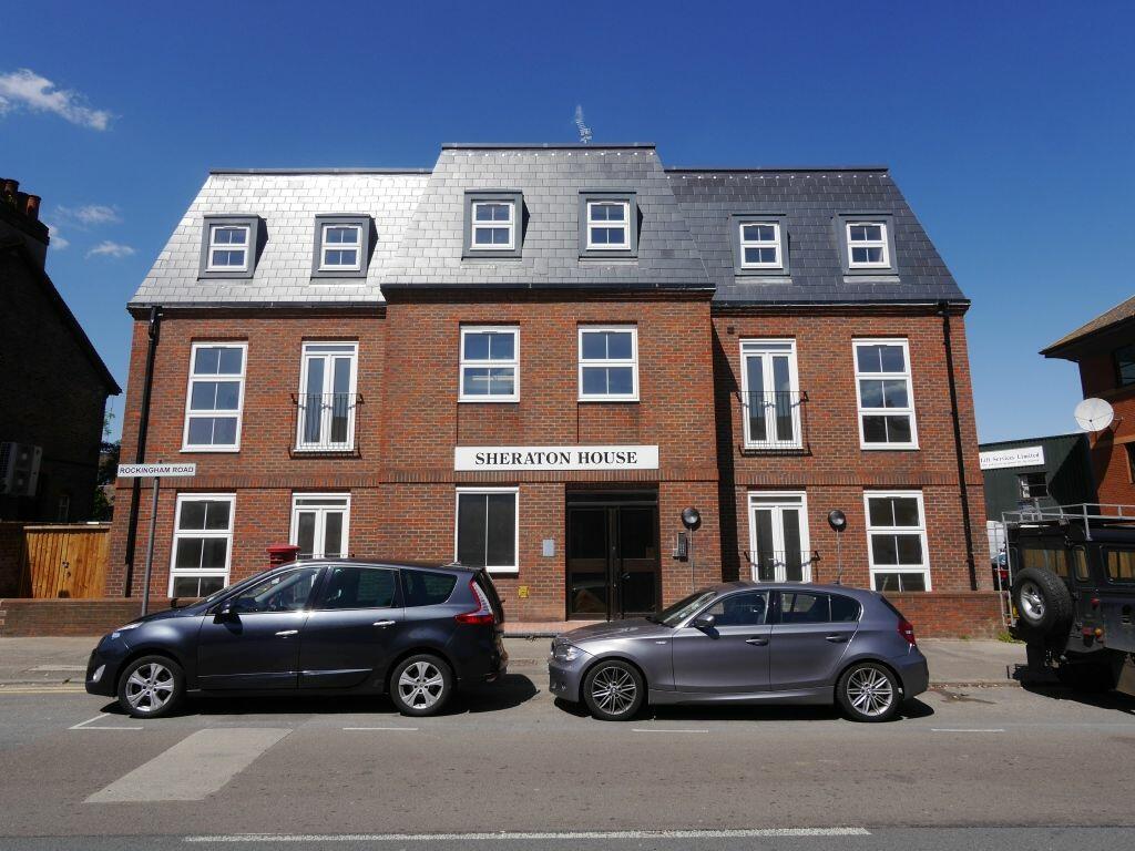 3 bed Apartment for rent in Uxbridge. From Andrews Turbervilles Estate Agents - Hillingdon - Crescent Parade