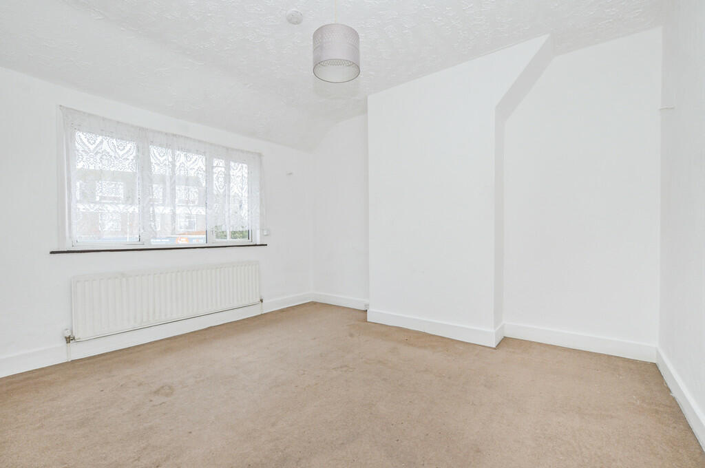 1 bed Apartment for rent in Hayes. From Andrews Turbervilles Estate Agents - Hillingdon - Crescent Parade