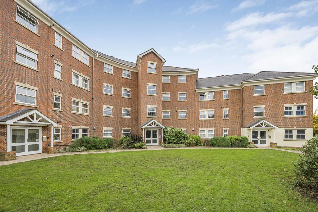 2 bed Apartment for rent in Uxbridge. From Andrews Turbervilles Estate Agents - Hillingdon - Crescent Parade
