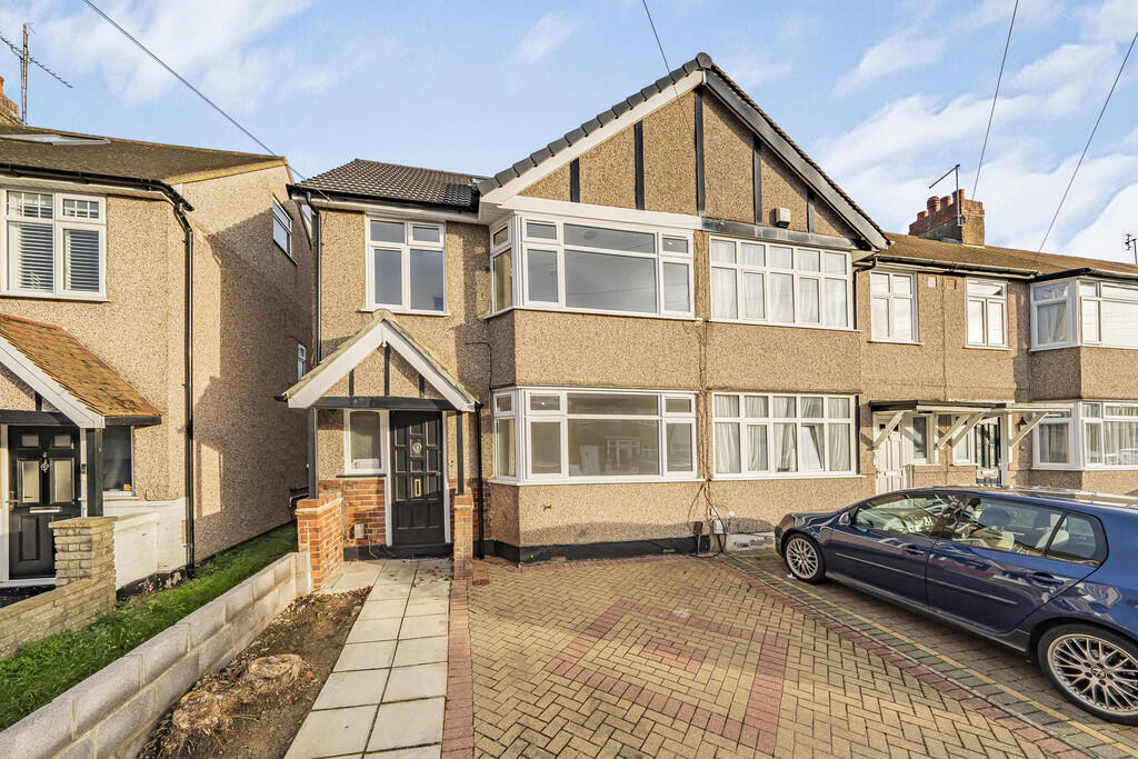 5 bed Semi Detached for rent in Uxbridge. From Andrews Turbervilles Estate Agents - Hillingdon - Crescent Parade