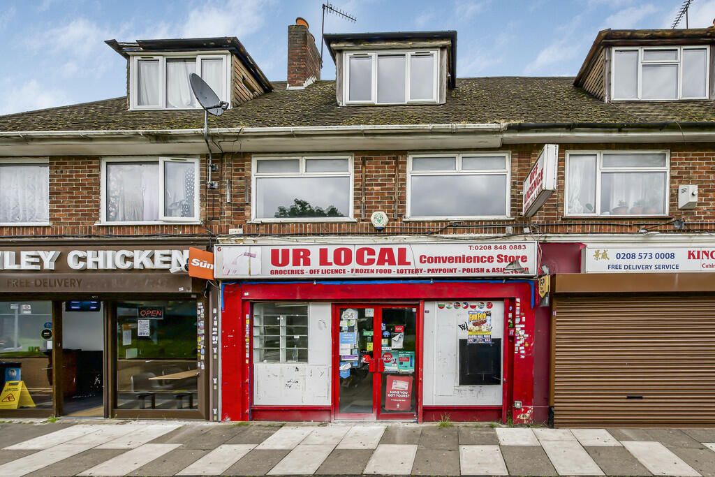 2 bed Apartment for rent in Hayes. From Andrews Turbervilles Estate Agents - Hillingdon - Crescent Parade