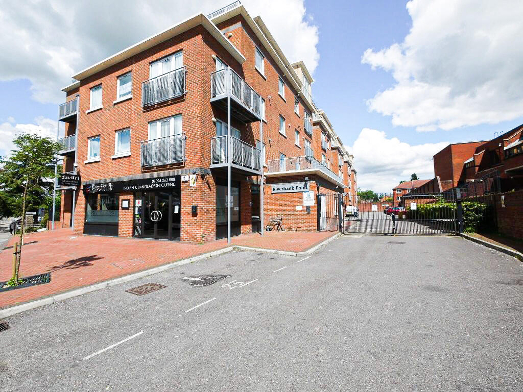 2 bed Apartment for rent in Uxbridge. From Andrews Turbervilles Estate Agents - Hillingdon - Crescent Parade
