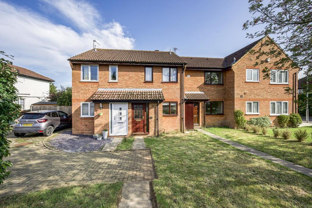 2 bed Mid Terraced House for rent in Maple Cross. From Andrews Turbervilles Estate Agents - Hillingdon - Crescent Parade
